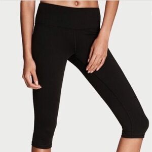 Victoria’s Secret Knockout capri length leggings Black Sz XS